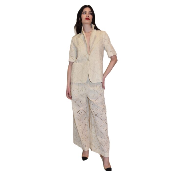Tailleur crema in cotone con intarsi ricamati ANITIE’