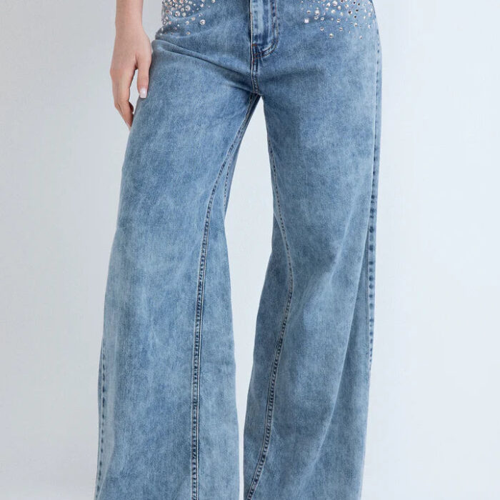Jeans in denim largo con applicazioni strass ODI ET AMO