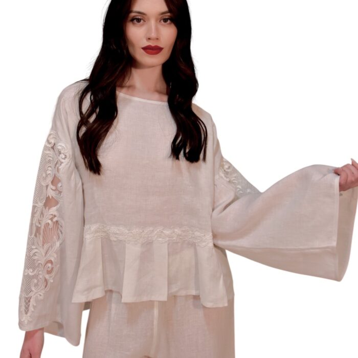 Blusa in lino con dettagli in pizzo sulle maniche e schiena