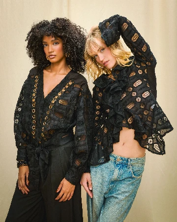 Camicia in pizzo con borchie dorate ANITIE'