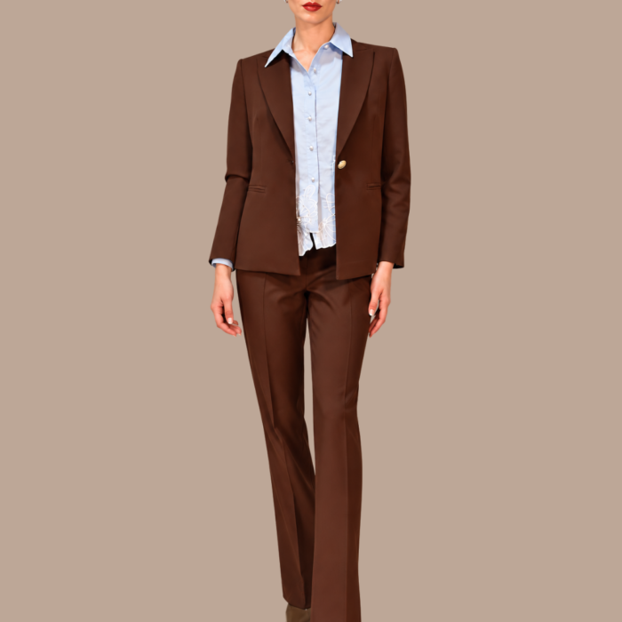 Tailleur monopetto con bottone dorato CLO’