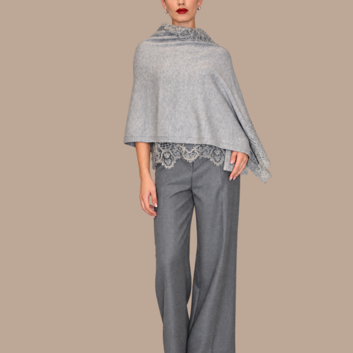 Mantella in maglia con bordi di pizzo LAFTY LIE